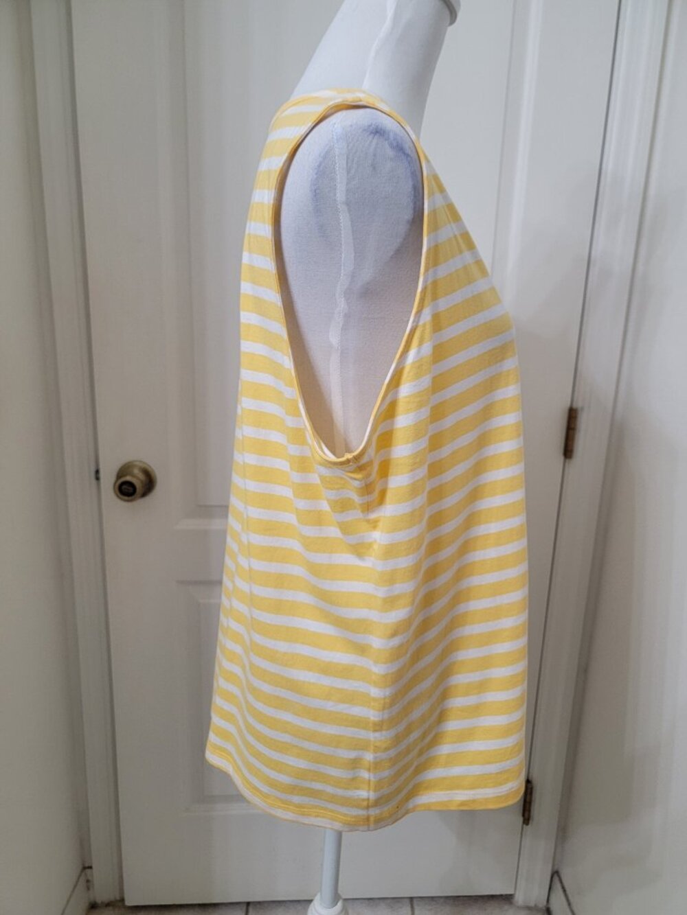 Coral Bay Size XL Yellow & White Striped V-Notch Neckline Sleeveless Top - Picture 5 of 10